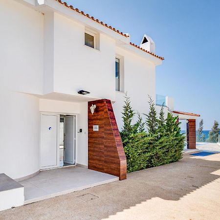 Beach Front Aqua Marina By Ezoria Villas Paralimni Exteriér fotografie