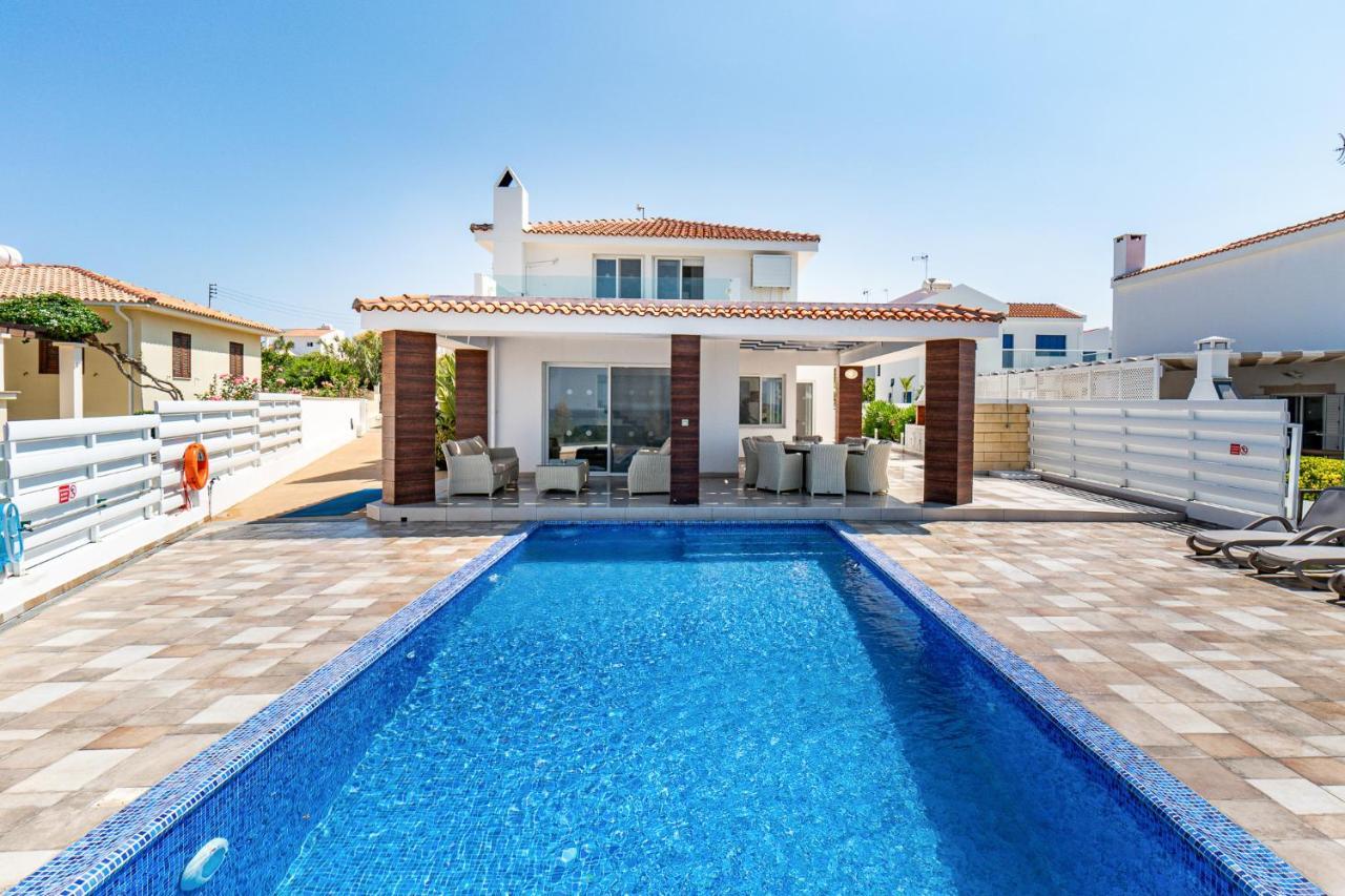 Beach Front Aqua Marina By Ezoria Villas Paralimni Exteriér fotografie