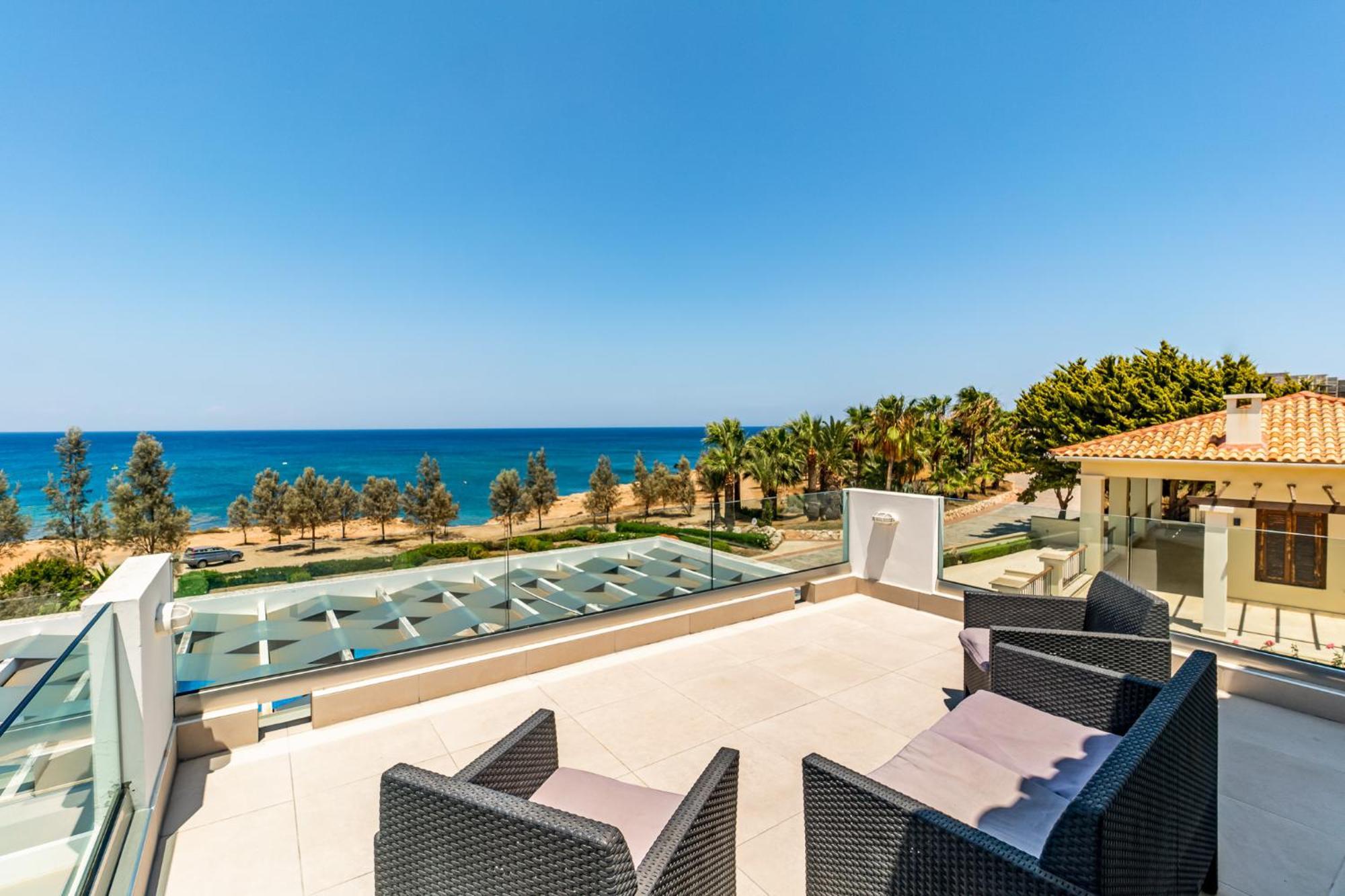 Beach Front Aqua Marina By Ezoria Villas Paralimni Exteriér fotografie