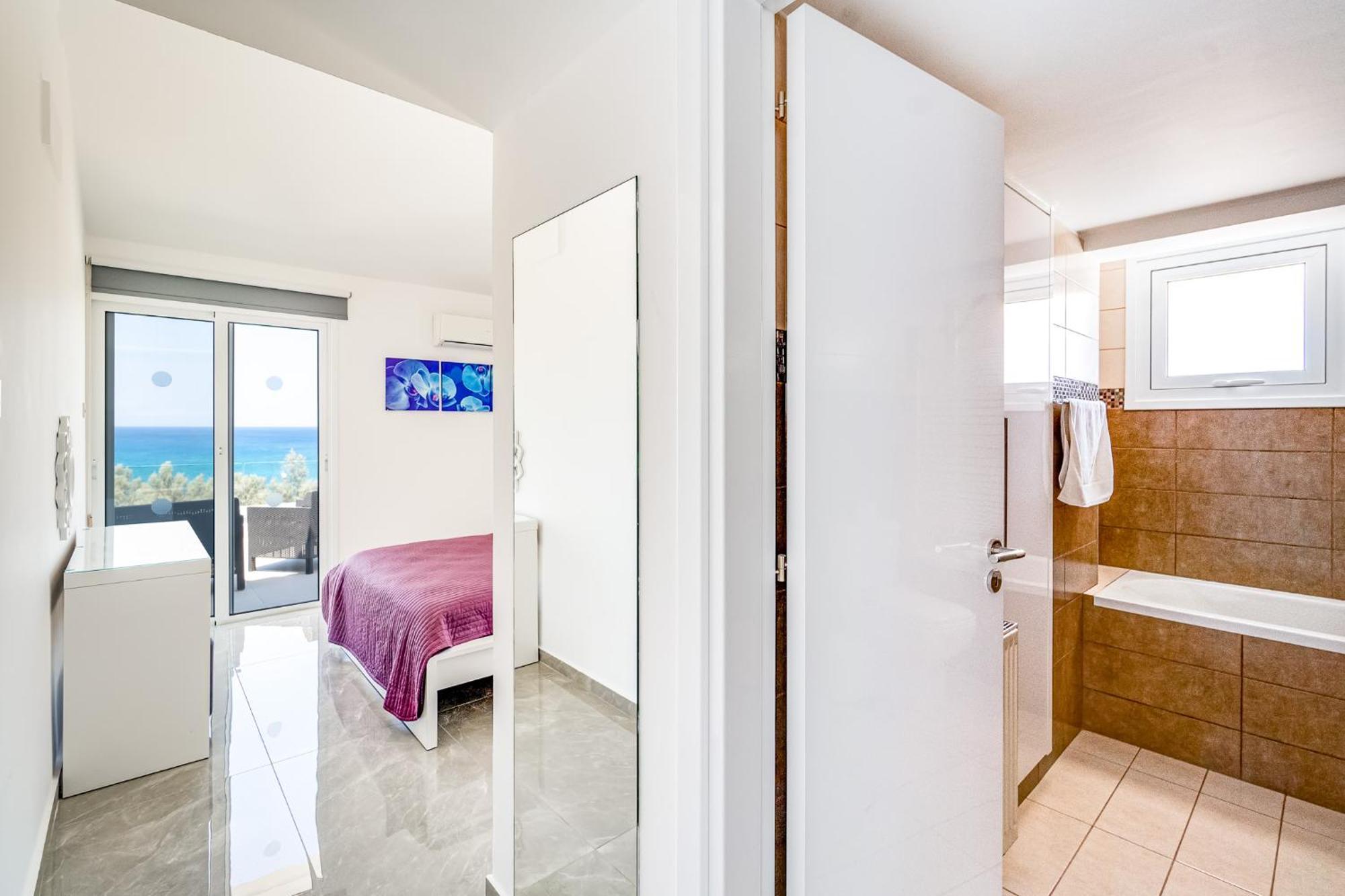 Beach Front Aqua Marina By Ezoria Villas Paralimni Exteriér fotografie